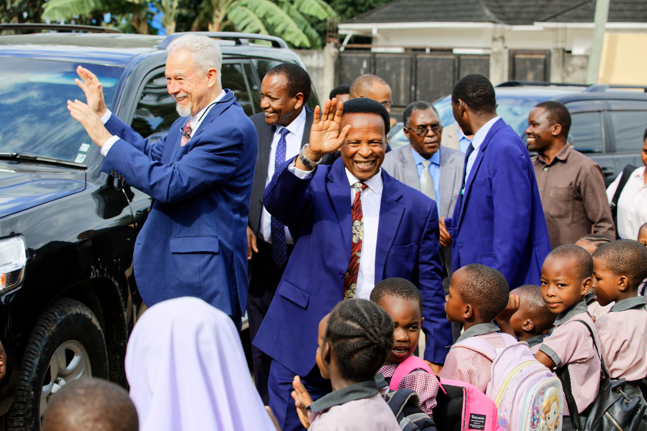 Pr. Biaggi and Pastor Ruguri are meeting with church faithfuls in Dar-es-Salaam. The EEI event is being broadcast throughout Tanzania.